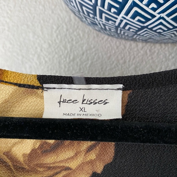 Blouse - Picture 2 of 3